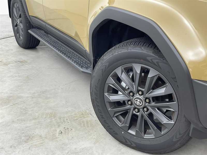 カタログ画像：ランドクルーザー２５０（LAND CRUISER 250） ＺＸ 2024年4月 3DA-GDJ250W 2800cc アバンギャルドブロンズメタリック 燃費11.0km / l タイヤ