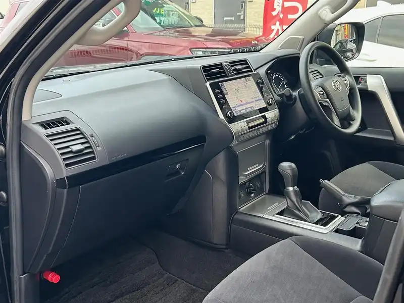 カタログ画像：ランドクルーザープラド（LAND CRUISER PRADO） ＴＸ 2022年8月 3BA-TRJ150W 2700cc ブラックorアティチュードブラックマイカ 燃費8.3km / l フロント