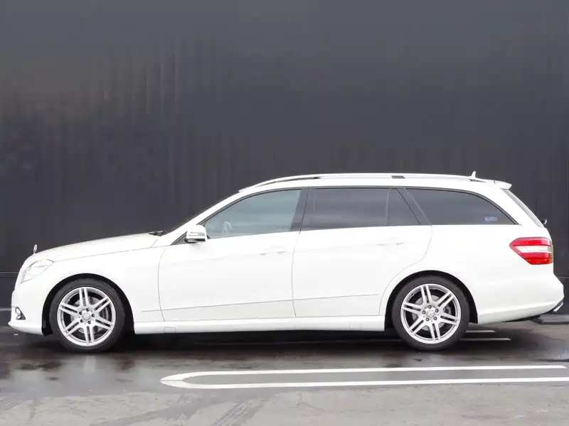 カタログ画像：Ｅクラスステーションワゴン（E-CLASS STATIONWAGON） Ｅ３５０ ステーションワゴン アバンギャルド 2010年2月 DBA-212256C 3500cc カルサイトホワイト（Ｓ） 燃費8.5km / l  外装