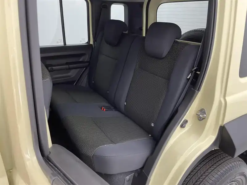 カタログ画像：ジムニーノマド（JIMNY NOMADE） ＦＣ 2025年4月 3BA-JC74W 1500cc シフォンアイボリーメタリック2ブラック2トーンルーフ 燃費13.6km / l バック