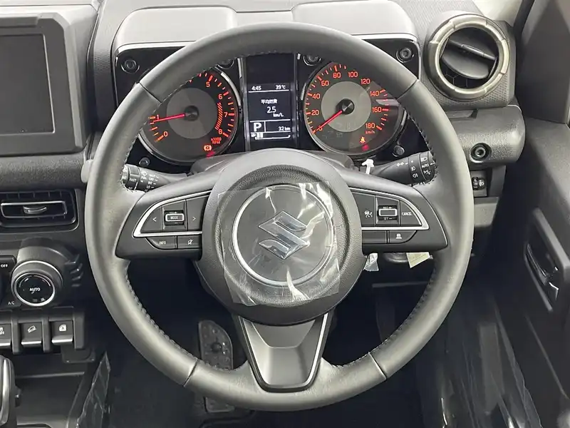 カタログ画像：ジムニーノマド（JIMNY NOMADE） ＦＣ 2025年4月 3BA-JC74W 1500cc シフォンアイボリーメタリック2ブラック2トーンルーフ 燃費13.6km / l メイン