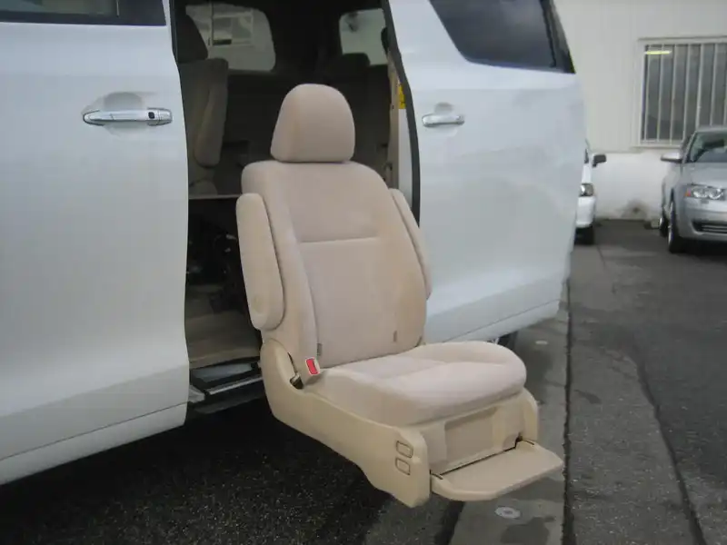 カタログ画像：ヴェルファイア（VELLFIRE） ２．４Ｘ サイドリフトアップシート装着車 2008年5月 DBA-ANH20W 2400cc ホワイトパールクリスタルシャイン 燃費11.6km / l  内装