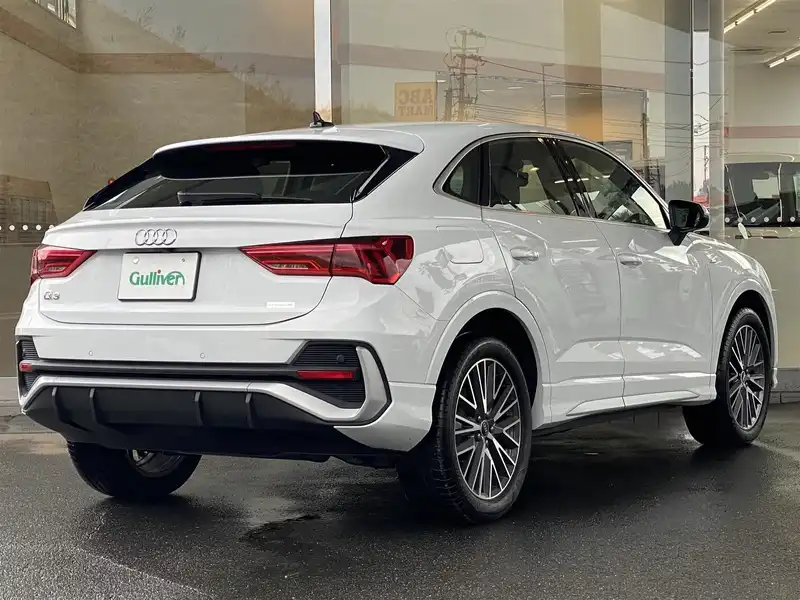 カタログ画像：Ｑ３スポーツバック（Q3 SPORTBACK） ３５ＴＦＳＩ Ｓライン 2021年10月 3BA-F3DPC 1500cc グレイシアホワイトメタリック 燃費14.3km / l バック