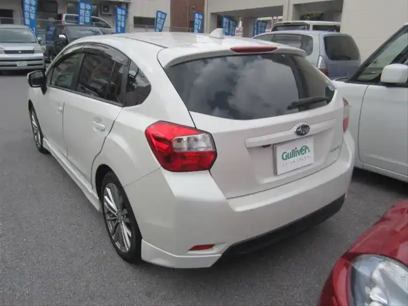 カタログ画像：インプレッサスポーツ（IMPREZA SPORTS） ２．０ｉ－Ｓ 2012年10月 DBA-GP6 2000cc サテンホワイト・パール 燃費17.2km / l バック