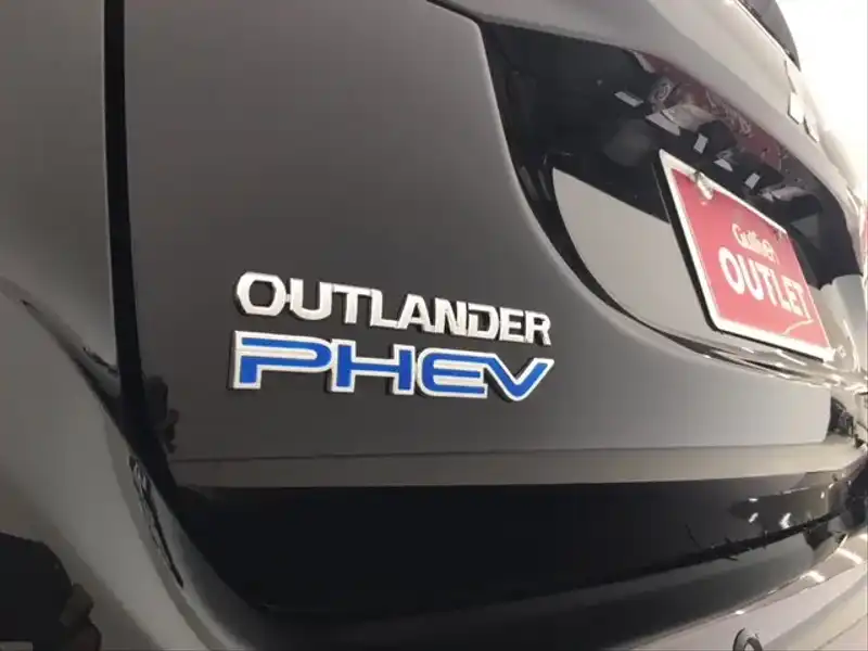 カタログ画像：アウトランダーＰＨＥＶ（OUTLANDER PHEV） Ｇリミテッドエディション 2017年11月 DLA-GG2W 2000cc ブラックマイカ 燃費19.2km / l 外装