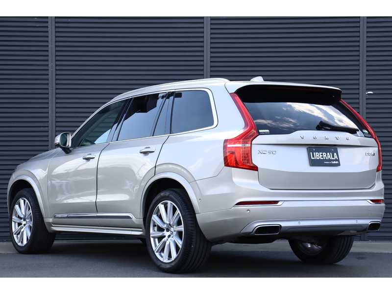 カタログ画像：ＸＣ９０（XC90） Ｄ５ ＡＷＤ モーメンタム エアサスペンション装着車 2019年3月 3DA-LD4204TXCA 2000cc ルミナスサンドメタリック 燃費13.6km / l バック