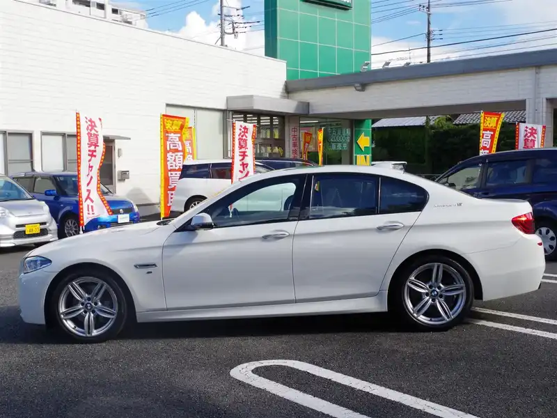 カタログ画像：５シリーズ（5 SERIES） アクティブハイブリッド５ Ｍスポーツ 2013年9月 DAA-FZ35 3000cc アルピン・ホワイトⅢ 燃費13.6km / l 外装