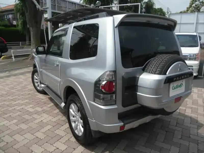 カタログ画像：パジェロ（PAJERO） ショート ＶＲ－Ⅱ 2011年10月 LDA-V88W 3200cc クールシルバーメタリック バック