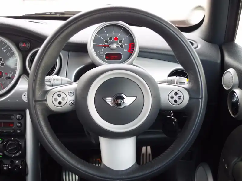 カタログ画像：ＭＩＮＩ（MINI） クーパーＳ ウィズジョンクーパーワークスＧＰキット 2006年7月 ABA-RE16GP 1600cc 燃費12.0km / l  内装