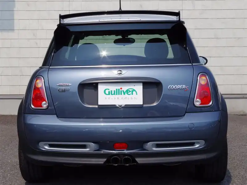 カタログ画像：ＭＩＮＩ（MINI） クーパーＳ ウィズジョンクーパーワークスＧＰキット 2006年7月 ABA-RE16GP 1600cc 燃費12.0km / l  バック