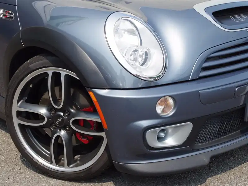 カタログ画像：ＭＩＮＩ（MINI） クーパーＳ ウィズジョンクーパーワークスＧＰキット 2006年7月 ABA-RE16GP 1600cc 燃費12.0km / l  外装
