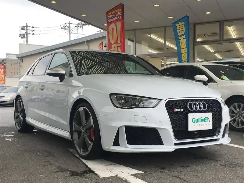 カタログ画像：ＲＳ３スポーツバック（RS3 SPORTBACK） ベースグレード 2015年10月 ABA-8VCZGF 2500cc グレイシアホワイトメタリック 燃費13.1km / l メイン（その他）