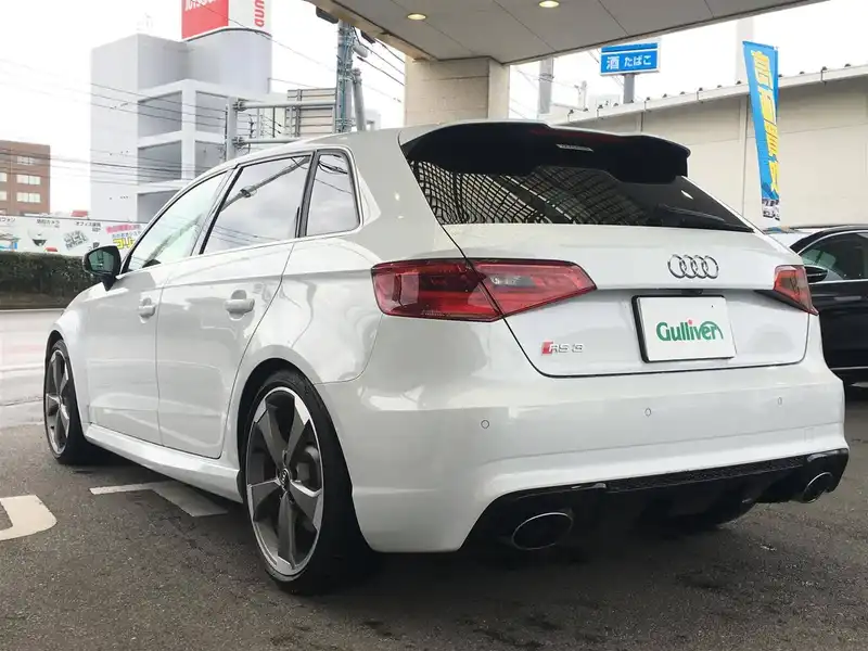 カタログ画像：ＲＳ３スポーツバック（RS3 SPORTBACK） ベースグレード 2015年10月 ABA-8VCZGF 2500cc グレイシアホワイトメタリック 燃費13.1km / l バック