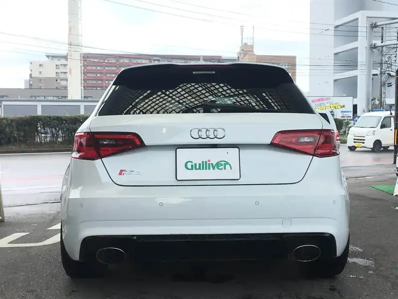 10100051 | カタログ画像：ＲＳ３スポーツバック（RS3 SPORTBACK） ベースグレード 2015年10月 ABA-8VCZGF 2500cc グレイシアホワイトメタリック バック