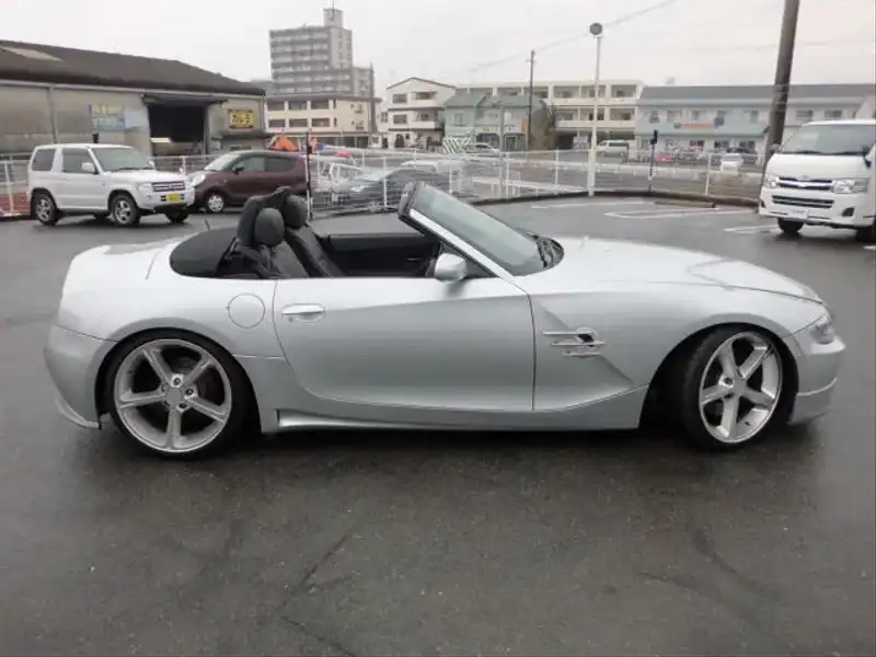 カタログ画像：Ｚ４（Z4） ロードスター３．０ｓｉ 2006年4月 ABA-BU30 3000cc チタン・シルバー（メタリック・カラー） 燃費10.2km / l  外装