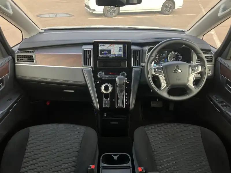 カタログ画像：デリカＤ：５（DELICA D:5） Ｇ 2025年5月 3DA-CV1W 2200cc ホワイトダイヤモンドorホワイトダイヤモンド×スターリングシルバーメタリック 燃費12.6km / l 内装