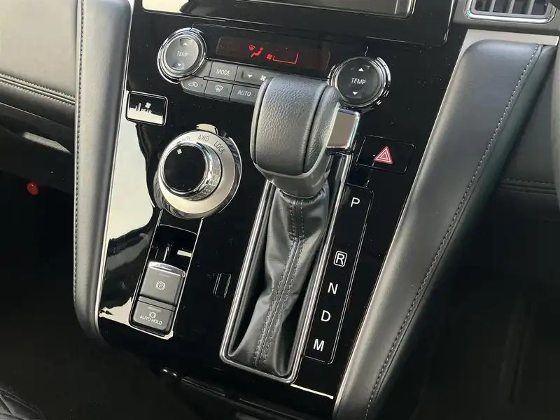 カタログ画像：デリカＤ：５（DELICA D:5） Ｇ 2025年5月 3DA-CV1W 2200cc ホワイトダイヤモンドorホワイトダイヤモンド×スターリングシルバーメタリック 燃費12.6km / l 内装