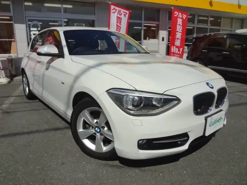 カタログ画像：１シリーズ（1 SERIES） １２０ｉ Ｍスポーツ 2013年8月 DBA-1A16 1600cc アルピン・ホワイトⅢ（ソリッド・カラー） 燃費16.6km / l メイン