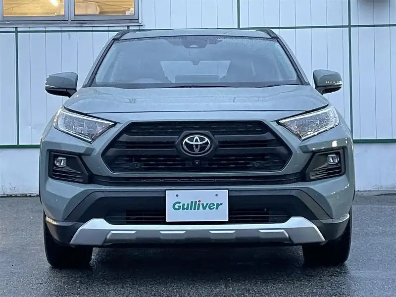 カタログ画像：ＲＡＶ４（RAV4） ハイブリッドアドベンチャー オフロードパッケージⅡ 2024年12月 6AA-AXAH54 2500cc アティチュードブラックマイカ×アーバンカーキ 燃費20.3km / l フロント