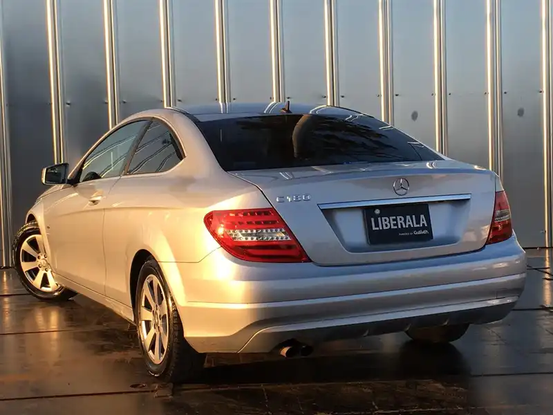 カタログ画像：Ｃクラス（C-CLASS） Ｃ２５０クーペ シュポルト 2014年4月 DBA-204347 1800cc イリジウムシルバー（Ｍ）orパラジウムシルバー（Ｍ）orダイヤモンドシルバー（Ｍ） 燃費13.2km / l バック