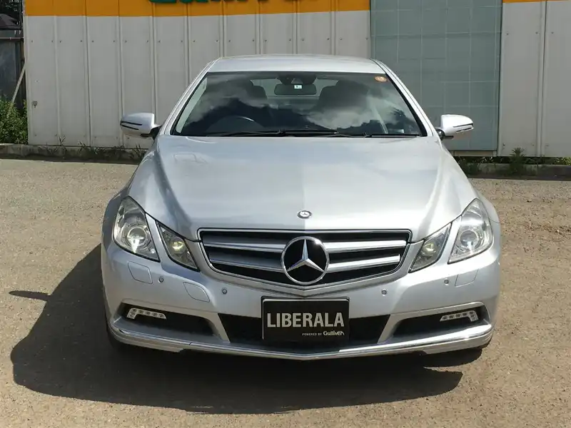 カタログ画像：Ｅクラス（E-CLASS） Ｅ２５０ ＣＧＩブルーエフィシェンシー クーペ 2009年10月 DBA-207347 1800cc パラジウムシルバー（Ｍ）orイリジウムシルバー（Ｍ） 燃費11.2km / l  フロント