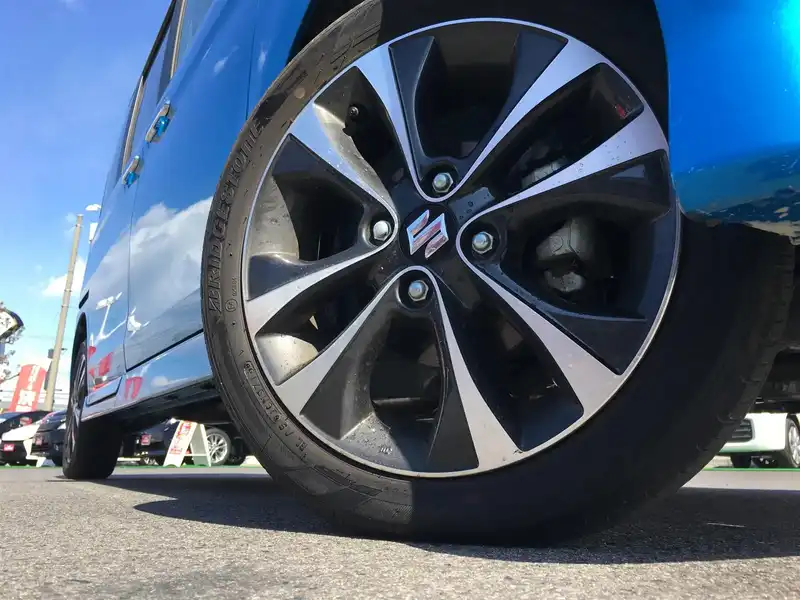 カタログ画像：スペーシアカスタムＺ（SPACIA CUSTOM Z） ターボ デュアルカメラブレーキサポート ユーティリティーパッケージ装着車 2017年5月 DAA-MK42S 660cc ブリスクブルーメタリック ブラック２トーンルーフ 燃費26.8km / l タイヤ