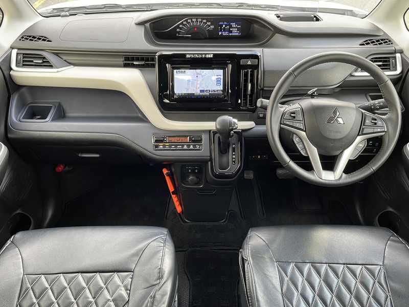 カタログ画像：デリカＤ：２（DELICA D:2） ハイブリッドＭＺ 全方位カメラパッケージ 2023年6月 5AA-MB37S 1200cc ピュアホワイトパール 燃費18.4km / l 内装
