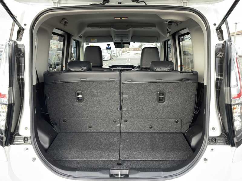 カタログ画像：デリカＤ：２（DELICA D:2） ハイブリッドＭＺ 全方位カメラパッケージ 2023年6月 5AA-MB37S 1200cc ピュアホワイトパール 燃費18.4km / l 内装