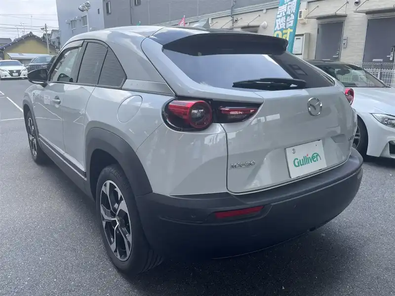 カタログ画像：ＭＸ－３０ロータリーＥＶ（MX-30 ROTARY-EV） レトロスポーツエディション 2024年12月 3LA-DR8V3R 830cc 燃費15.4km / l バック