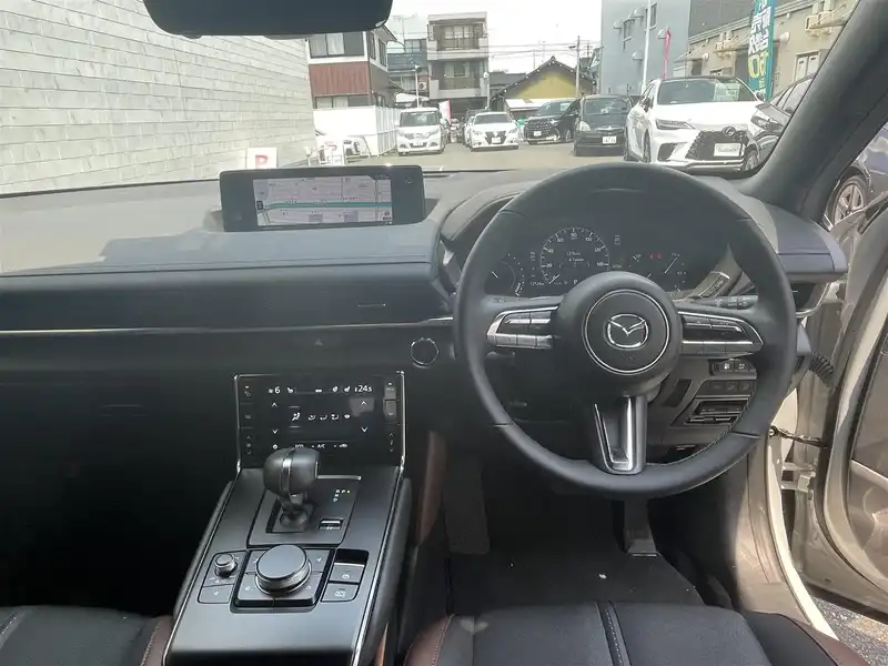 カタログ画像：ＭＸ－３０ロータリーＥＶ（MX-30 ROTARY-EV） レトロスポーツエディション 2024年12月 3LA-DR8V3R 830cc 燃費15.4km / l 内装