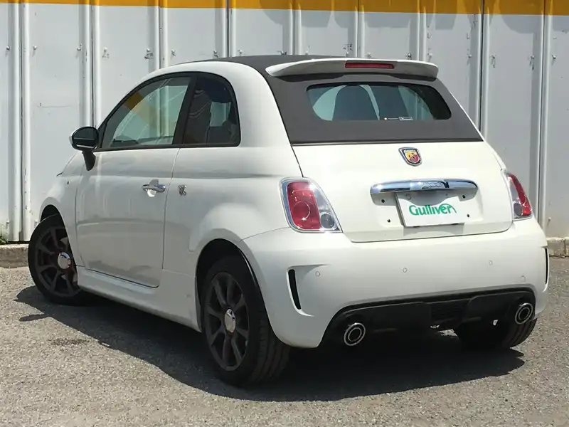 カタログ画像：アバルト５００Ｃ（ABARTH 500C） ベースグレード 2010年10月 ABA-312142 1400cc ビアンコガーラorネロスコルピオーネ／ビアンコガーラ バック