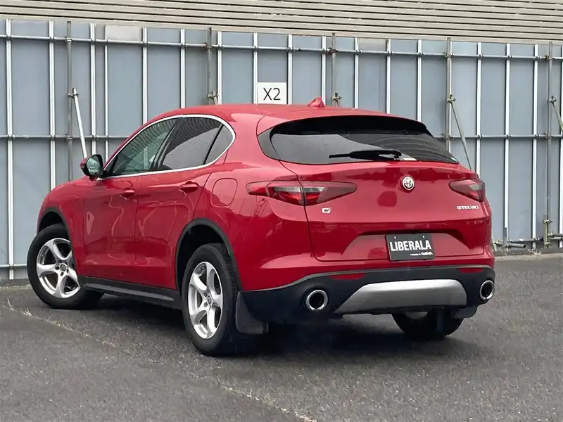 カタログ画像：ステルヴィオ（STELVIO） ２．２ターボ ディーゼルＱ４ 2019年10月 3DA-94922 2200cc アルファ レッド 燃費16.0km / l バック