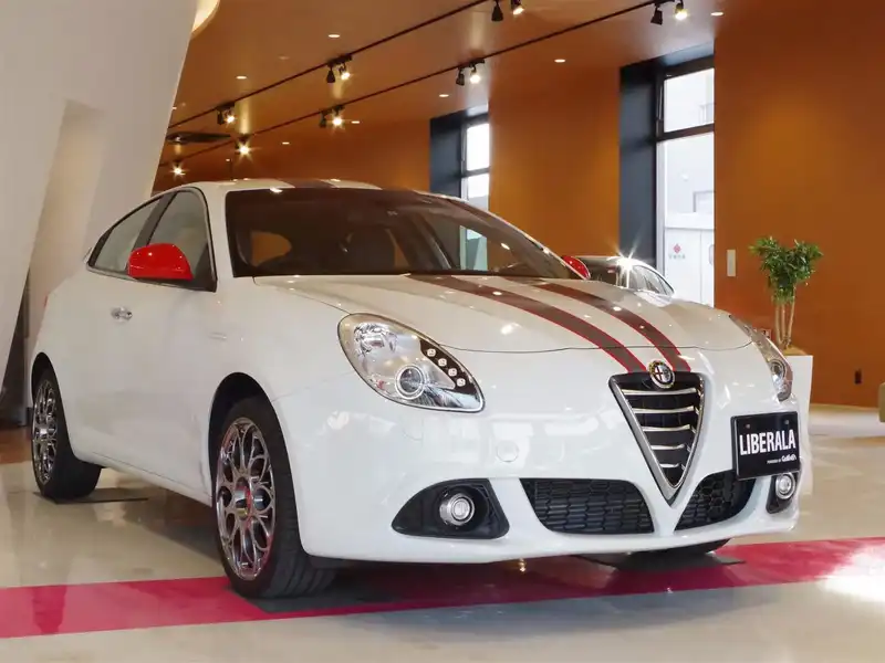 カタログ画像：ジュリエッタ（GIULIETTA） ケン オクヤマ スペチアーレ ビアンカ 2015年1月 ABA-940141 1400cc アイスホワイト 燃費15.6km / l メイン