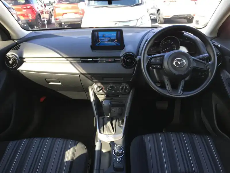 カタログ画像：ＭＡＺＤＡ２（MAZDA2） １５Ｓ 2019年9月 6BA-DJLFS 1500cc ソニックシルバーメタリックorセラミックメタリック 燃費19.0km / l 内装