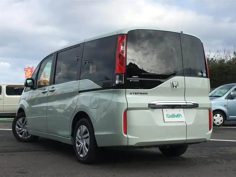 カタログ画像：ステップワゴン（STEPWAGON） Ｇ 2015年4月 DBA-RP2 1500cc ミルクグラス・パール 燃費15.4km / l バック