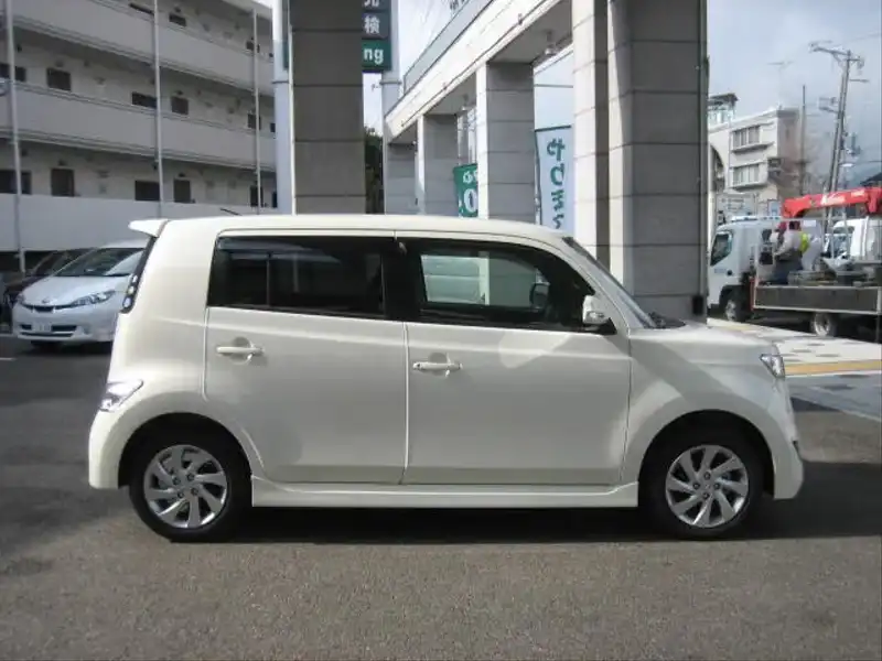 カタログ画像：ｂＢ（bB） Ｓ エアロパッケージ 2008年10月 DBA-QNC20 1300cc パールホワイトＩ 燃費16.4km / l  外装