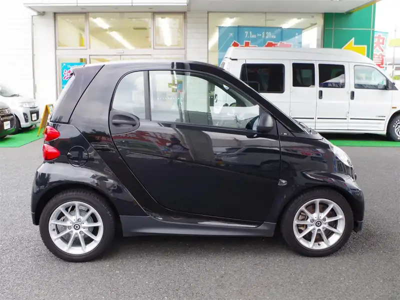 カタログ画像：スマートフォーツークーペ（SMART FORTWO COUPE） ｍｈｄ 2012年5月 ABA-451380 1000cc ディープブラック 燃費22.0km / l 外装