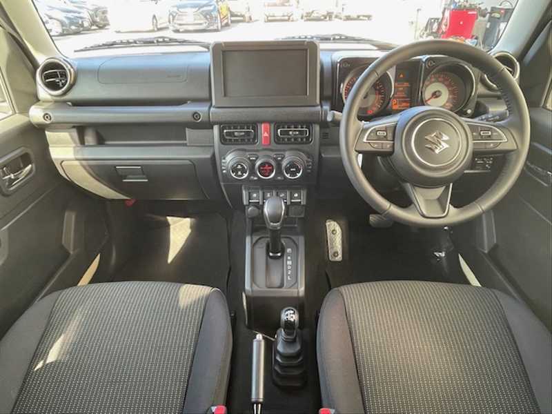 カタログ画像：ジムニーノマド（JIMNY NOMADE） ＦＣ 2025年4月 3BA-JC74W 1500cc シフォンアイボリーメタリック2ブラック2トーンルーフ 燃費13.6km / l フロント
