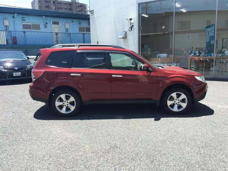 カタログ画像：フォレスター（FORESTER） ２．０ＸＴ 2010年10月 DBA-SH5 2000cc カメリアレッド・パール 燃費12.2km / l  外装