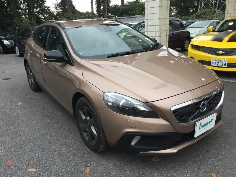 カタログ画像：Ｖ４０（V40） クロスカントリー Ｔ５ ＡＷＤ 2015年3月 CBA-MB420XC 2000cc ロウカッパーメタリック 燃費14.8km / l メイン