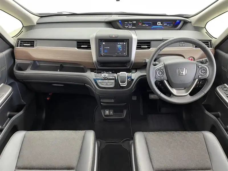 カタログ画像：フリード＋（FREED PLUS） クロスター ブラックスタイル 2023年6月 5BA-GB5 1500cc ソニックグレー・パール 燃費17.0km / l 内装