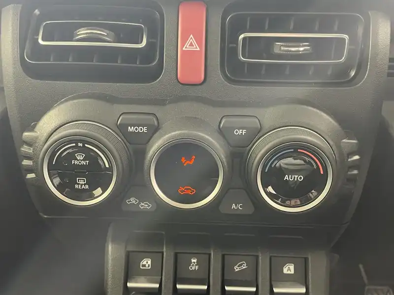 カタログ画像：ジムニーノマド（JIMNY NOMADE） ＦＣ 2025年4月 3BA-JC74W 1500cc ブルーイッシュブラックパール4 燃費14.9km / l 内装