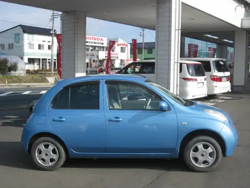 カタログ画像：マーチ（MARCH） １４ｅ 2003年7月 UA-BK12 1400cc クリスタルブルー（Ｍ） 燃費18.4km / l  外装