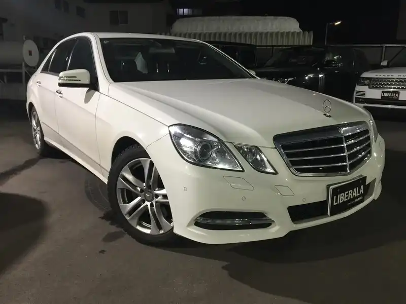 カタログ画像：Ｅクラス（E-CLASS） Ｅ３５０ ４マチック アバンギャルド 2010年8月 DBA-212087C 3500cc カルサイトホワイト（Ｓ） 燃費8.5km / l  メイン