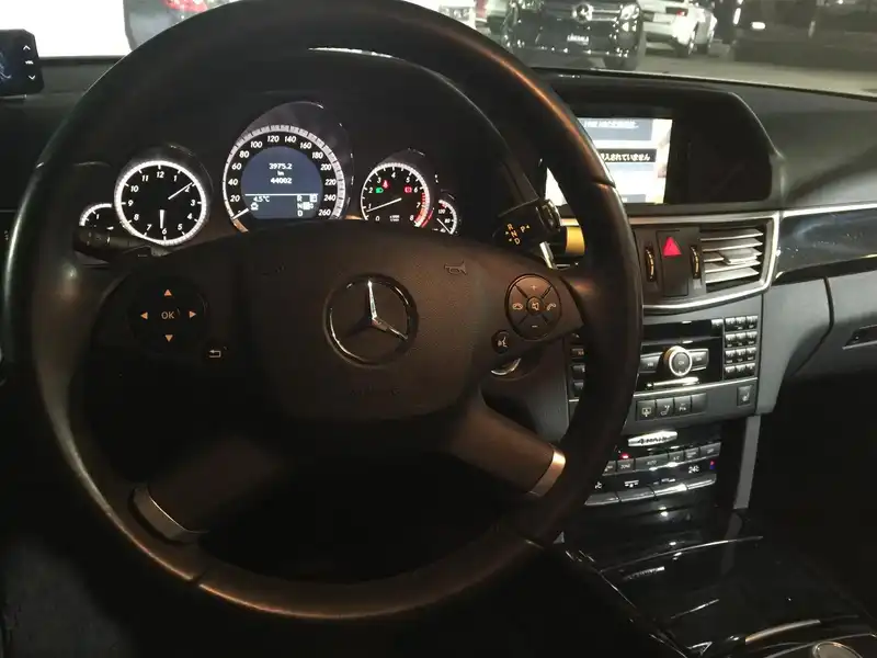 カタログ画像：Ｅクラス（E-CLASS） Ｅ３５０ ４マチック アバンギャルド 2010年8月 DBA-212087C 3500cc カルサイトホワイト（Ｓ） 燃費8.5km / l  内装