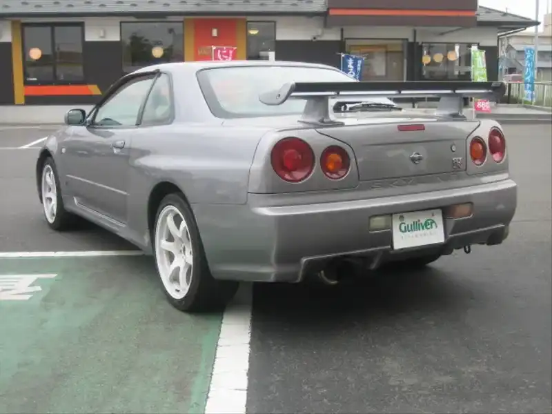 カタログ画像：スカイライン（SKYLINE） ＧＴ－Ｒ 1999年1月 GF-BNR34 2600cc ソニックシルバー（Ｍ） 燃費8.1km / l  バック