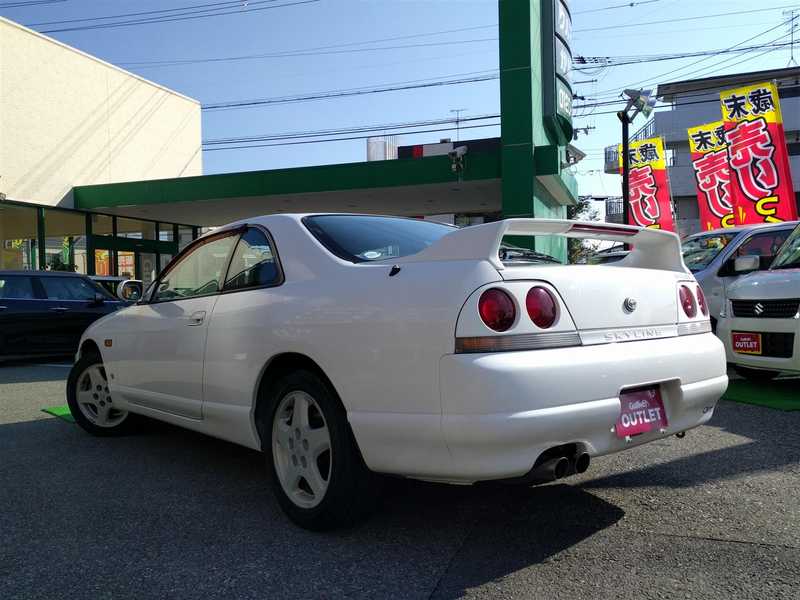 カタログ画像：スカイライン（SKYLINE） ＧＴＳ２５タイプＳ 1997年2月 E-ER33 2500cc ホワイト（スーパーファインハードコート） 燃費10.4km / l  バック