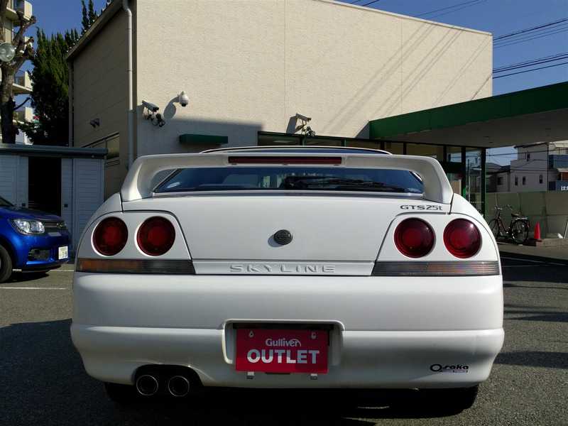 カタログ画像：スカイライン（SKYLINE） ＧＴＳ２５タイプＳ 1997年2月 E-ER33 2500cc ホワイト（スーパーファインハードコート） 燃費9.7km / l  バック