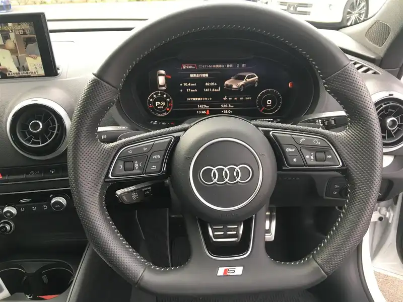 カタログ画像：Ａ３（A3） スポーツバック１．４ＴＦＳＩ スポーツ Ｓラインパッケージ 2017年1月 DBA-8VCXS 1400cc グレイシアホワイトメタリック 燃費19.5km / l 内装