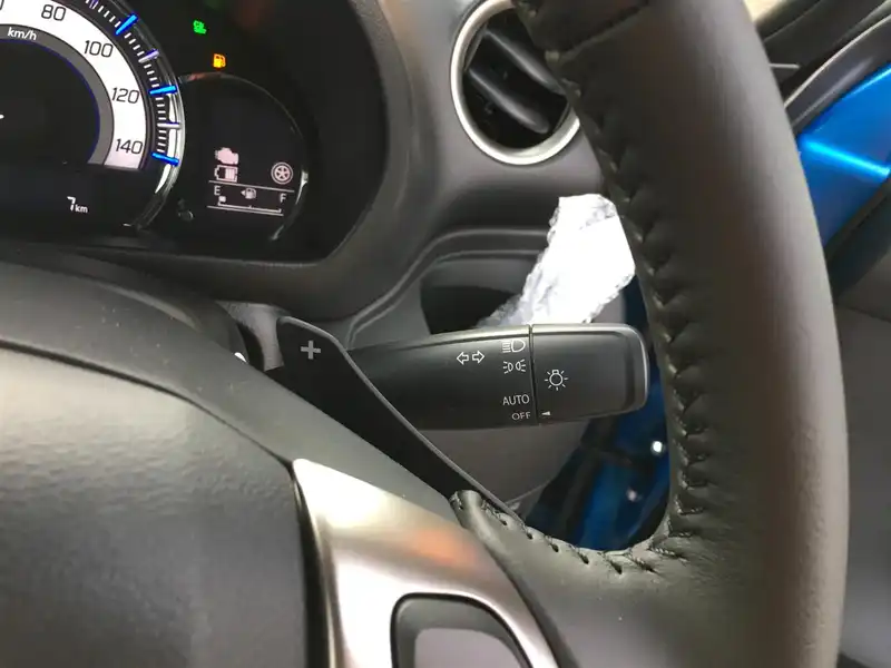 カタログ画像：スペーシアカスタムＺ（SPACIA CUSTOM Z） ターボ デュアルカメラブレーキサポート ユーティリティーパッケージ装着車 2017年5月 DAA-MK42S 660cc ブリスクブルーメタリック ブラック２トーンルーフ 燃費26.8km / l 内装